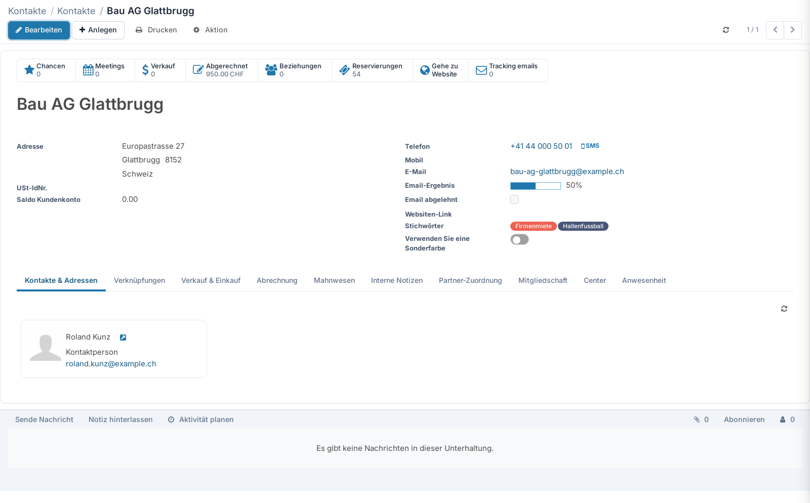 Screenshot: Formular des Kontakts «Bau AG Glattbrugg» mit Chatter